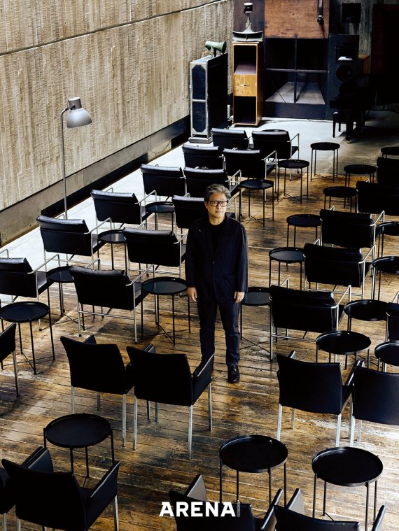 [서울=뉴시스] 박찬욱 화보 . 2022.06.21. (사진= 아레나 옴므 플러스 제공) photo@newsis.com*재판매 및 DB 금지