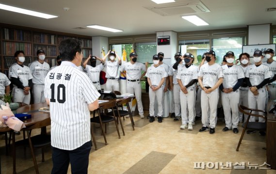 김광철 연천군수-연천미라클야구단 21일 송별 간담회 개최. 사진제공=연천군