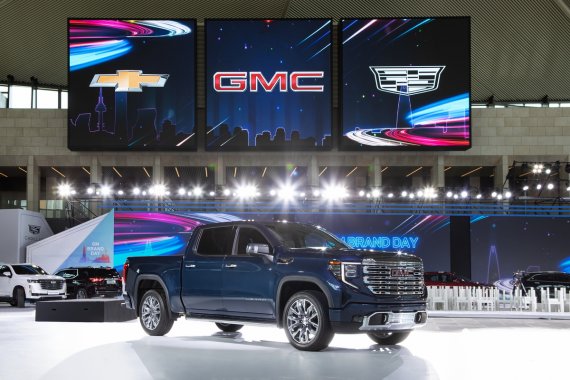 GM은 22일 인천 파라다이스시티에서 GM 브랜드 데이를 열어 프리미엄 픽업·SUV 브랜드 'GMC'를 국내 시장에 공식 론칭하고 첫 번째 출시 모델인 '시에라 드날리'를 공개했다. 한국GM 제공