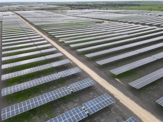 한화큐셀이 미국 텍사스주에 건설한 168㎿규모의 태양광발전소. 한화그룹 제공