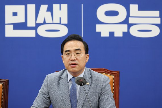 박홍근 더불어민주당 원내대표가 23일 국회에서 열린 정책조정회의에 참석해 발언하고 있다. 뉴시스