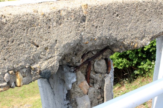 23일 오후 광주 북구 동림동 옛 산동교의 교각 콘크리트가 떨어져 철골 구조물이 드러나있다. 2022.6.23/뉴스1 © News1 이승현 수습기자