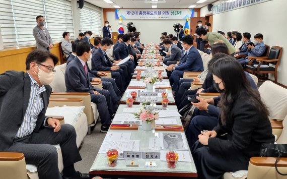 12대 충북도의원 당선인 상견례 © 뉴스1