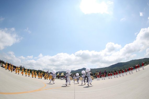 24일 육군 지상작전사령부와 양주시가 공동 주최한 '아미타이거 드론봇 페스티벌'에서 1군단 군악대 공연 등 다채로운 공연이 진행되고 있다. 사진=육군 제공