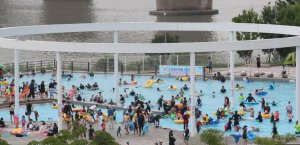 3년만에 개장한 한강공원 수영장