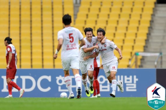 [서울=뉴시스]부천 안재준 K리그 데뷔골. (사진=프로축구연맹 제공)