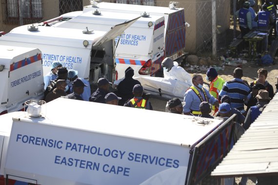남아공 나이트클럽서 21명 청소년 변사체 발견...시신 살펴보니 '의문'