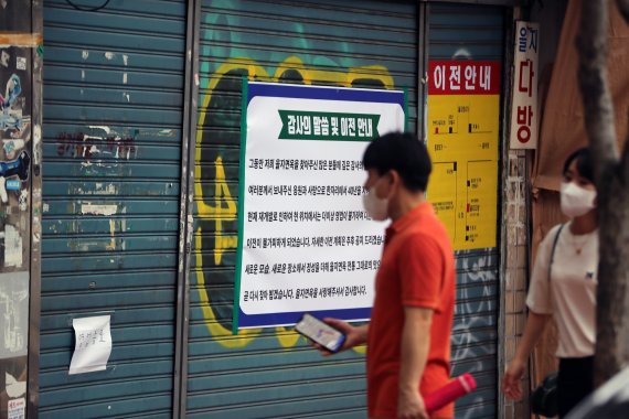 26일 오후 서울 중구 을지면옥에 '영업종료' 안내문이 붙어 있다. 37년간 서울 을지로에서 영업해온 평양냉면 노포(老鋪) 을지면옥은 지난 25일 문을 닫았다. 2022.6.26/뉴스1 © News1 황기선 기자