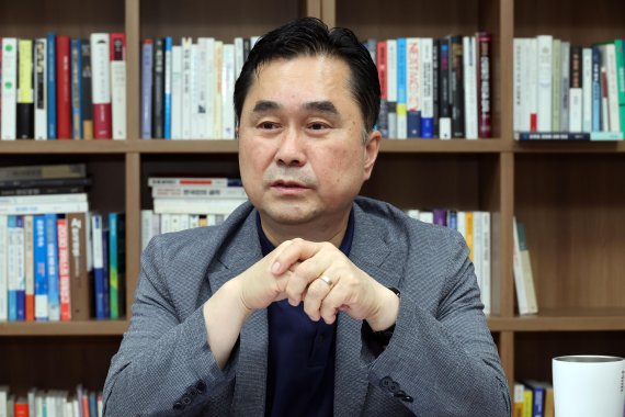 김종민 더불어민주당 의원이 29일 서울 여의도 국회 의원회관에서 파이낸셜뉴스와 인터뷰를 갖고 "586정치의 문제는 흑백 민주주의"라며 민주당의 '민주주의 복원'을 강조했다. 사진=박범준 기자.