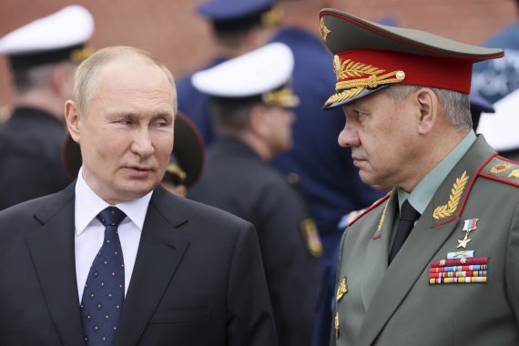 "푸틴은 마피아 보스"..삼시 5끼 먹는 130kg 퇴역장군도 복귀