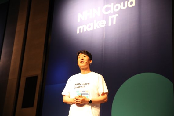 김동훈 NHN클라우드 대표가 28일 서울 강남구 그랜드 인터컨티넨탈 서울 파르나스에서 열린 컨퍼런스 'NHN Cloud make IT'에서 키노트 연설을 하고 있다. NHN클라우드 제공