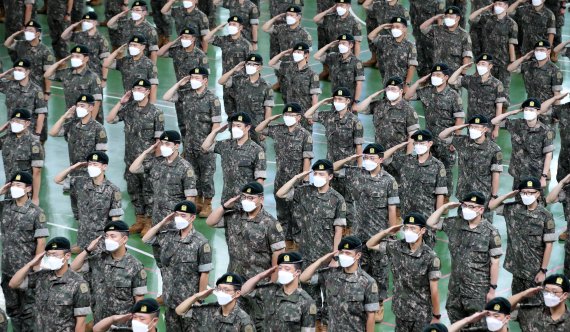 인문고 졸업생이 어엿한 숙련 정비사로..."취업맞춤특기병제 추천"[병무청·fn 기획]