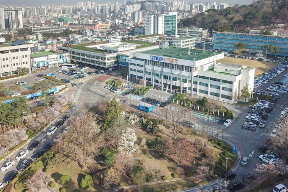 경기도지사직 인수위원회가 옛 경기도청사를 ‘따뜻한 혁신파크’(이하 혁신파크)로 조성하겠다는 구상을 밝혔다. 사진은 옛 도청사 전경..© 뉴스1