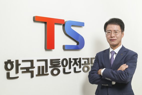 권용복 한국교통안전공단(TS) 이사장이 창립 41주년을 앞둔 28일 오후 경북 김천 본사에서 뉴스1과 인터뷰를 진행했다. © 뉴스1