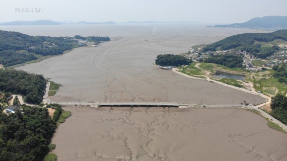 [인천=뉴시스] 인천 강화군 동검도 갯벌 모습. (사진=강화군 제공)