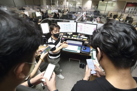 지난 28일 찾은 KT동작고객센터에서는 KT가 자체 개발한 인공지능(AI) 기반 고객센터 시스템이 도입돼 상담사들의 업무를 돕고 있었다.(KT 제공) © 뉴스1