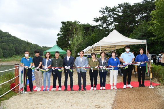 광주광역시 남구는 개발제한구역 내 생태적 공간을 활용해 지역 주민들에게 휴식 있는 삶을 제공하기 위해 사업비 10억원 가량을 투입해 향등제 수변 건강누리길을 조성했다고 30일 밝혔다.사진=광주시 남구 제공