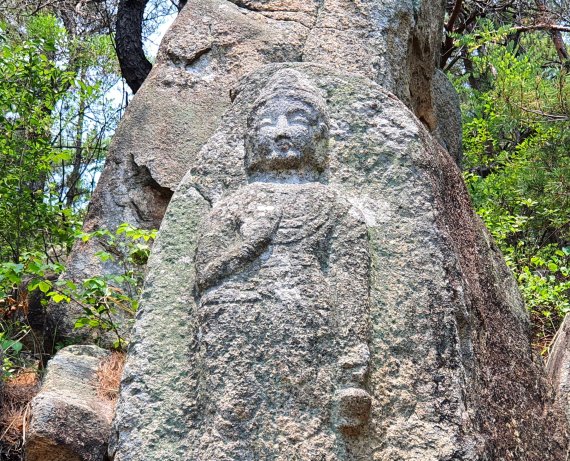 마애관음보살상. ‘신라의 미소, 미스 신라’로 불리던, 자비로운 표정이다 © 뉴스1