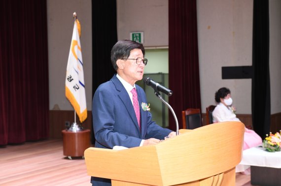 정종복 기장군수가 취임식에서 참석자들에게 인사를 하고 있다(기장군청 제공)© 뉴스1