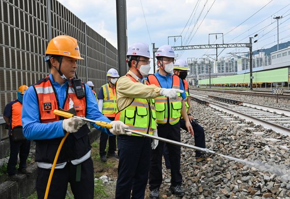 나희승 한국철도(코레일) 사장은 3일 SRT 궤도이탈 사고 현장 특별점검을 가졌다. © 뉴스1