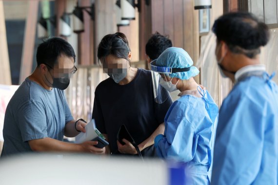 다시 늘어나는 코로나19 확진자