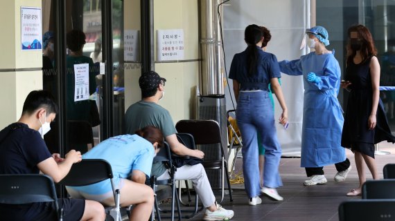 다시 늘어나는 코로나19 확진자