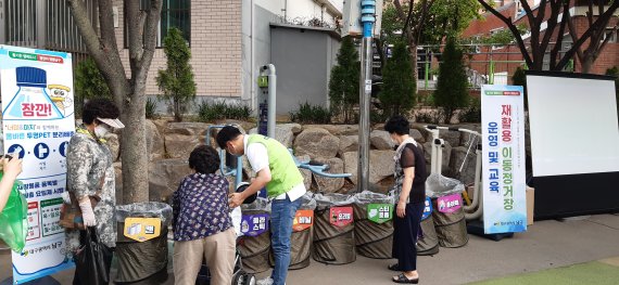 [대구=뉴시스] 고여정 기자 = 대구시 남구는 10월까지 재활용 이동정거장을 운영한다. 2022.07.05 (사진 = 대구시 남구) ruding@newsis.com *재판매 및 DB 금지