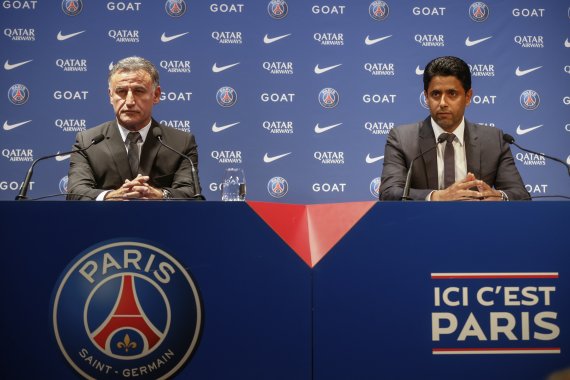 [파리=AP/뉴시스]O diretor Christophe Galtier (à esquerda) e o presidente do conselho Nasser Al-Khelaifi foram nomeados treinadores do PSG.  06.07.2022.