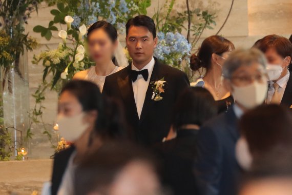 코오롱 4세 결혼식에 참석한 이재용, 사회자 알고보니..