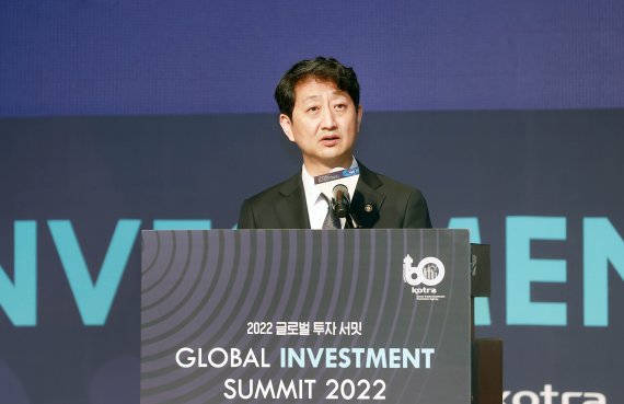 안덕근 산업통상자원부 통상교섭본부장이 6일 오후 서울 중구 신라호텔에서 열린 글로벌 투자 포럼에서 축사하고 있다. (산업통상자원부 제공) 2022.7.6/뉴스1