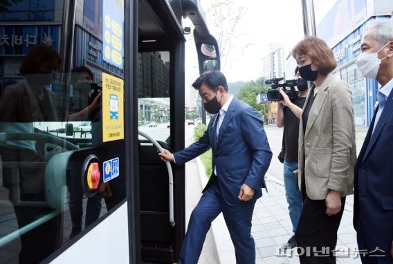 김동근 의정부시장 6일 새벽 G6000번 광역버스 탑승 현장행정 전개. 사진제공=의정부시