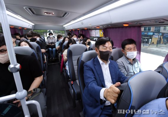 김동근 의정부시장 6일 새벽 G6000번 광역버스 탑승 현장행정 전개. 사진제공=의정부시