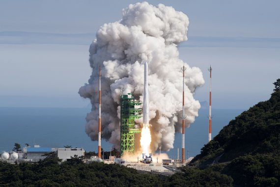 한국형 우주발사체 '누리호'가 지난 6월 21일 전남 고흥 나로우주센터 발사대에서 날아올라 성공적으로 발사됐다. 한국항공우주연구원 제공