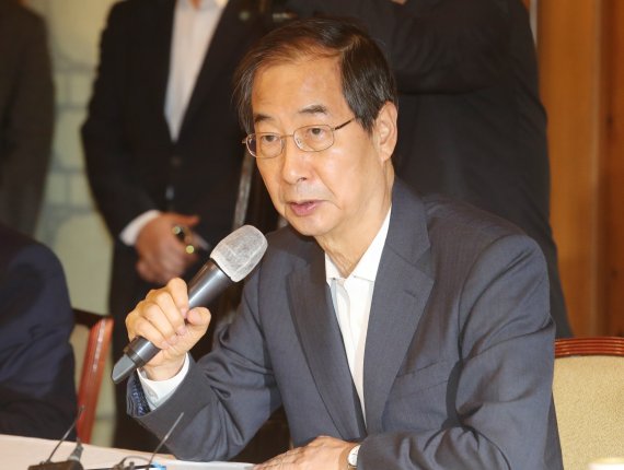 한 총리, 데이터&middot;인공지능 산업성장 위해...과감한 규제혁파