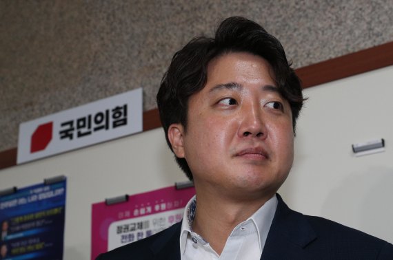 권성동 "李 징계, 당 입장에서 불행".. 의원들에 '인터뷰 금지령'