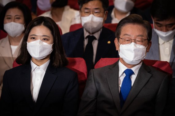 이재명 "박지현, 민주당의 소중한 자산"..유튜버 비판