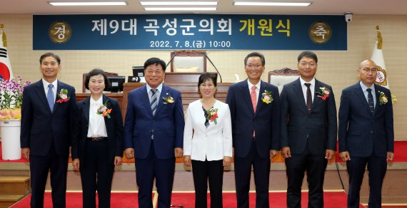 [곡성=뉴시스] 전남 곡성군의회는 전체 의원 7명이 충혼탑 참배를 하고 제9대 의회 공식 의정활동을 시작했다고 8일 밝혔다. (사진=곡성군의회 제공). photo@newsis.com *재판매 및 DB 금지