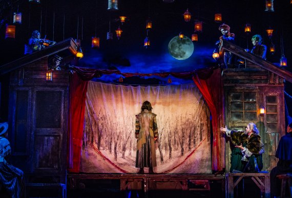 [서울=뉴시스]2022년 뮤지컬 '웃는 남자' 공연 사진. (사진=EMK뮤지컬컴퍼니 제공) 2022.07.08. photo@newsis.com *재판매 및 DB 금지