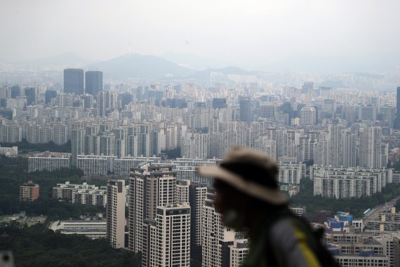 8일 서울 강남구 대모산에서 바라본 아파트 단지. 2022.7.8/뉴스1 © News1 황기선 기자