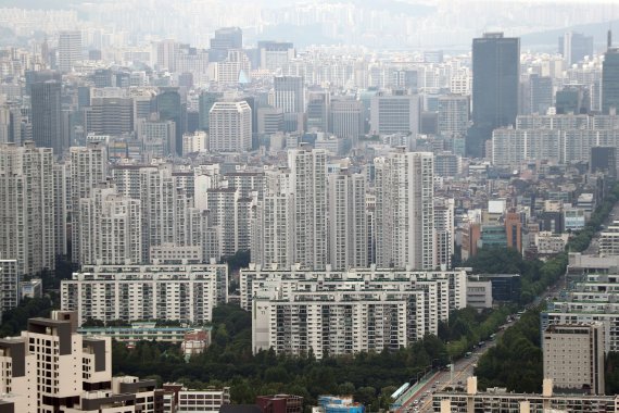 8일 서울 강남구 대모산에서 바라본 아파트 단지. 2022.7.8/뉴스1 © News1 황기선 기자