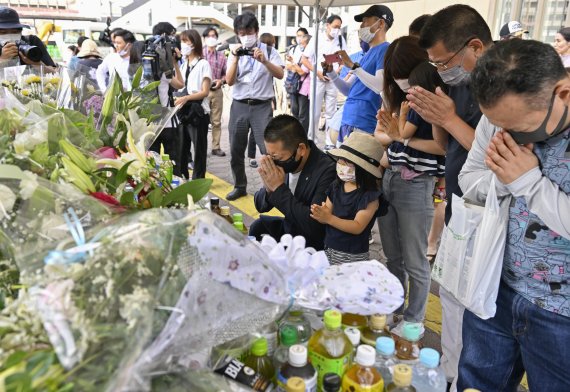 슬픔에 빠진 일본 국민들. AFP뉴시스