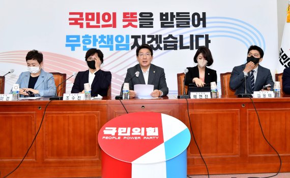 권성동 국민의힘 대표 직무대행 겸 원내대표가 11일 서울 여의도 국회에서 열린 국민의힘 최고위원회의에서 모두발언을 하고 있다. (공동취재) 2022.7.11/뉴스1 /