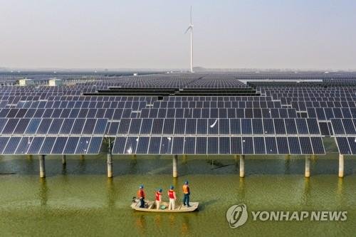 [중국 장쑤성 근해 태양광·풍력 발전 설비. 사진=신화 연합뉴스