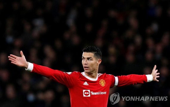 크리스티아누 호날두 FILE PHOTO: Soccer Football - Premier League - Manchester United v Wolverhampton Wanderers - Old Trafford, Manchester, Britain - January 3, 2022 Manchester United's Cristiano Ronaldo reacts/File Photo