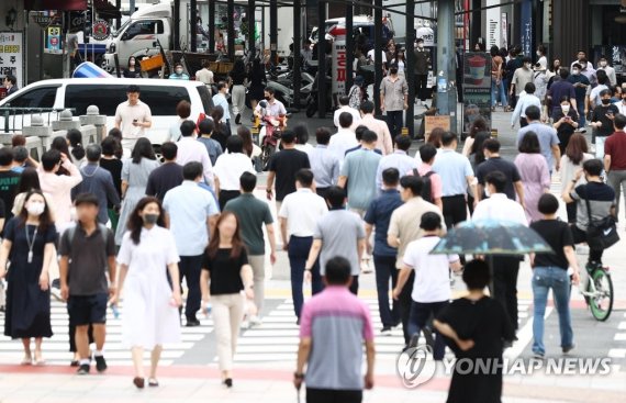 "확진자 하루 20만명 나와도 거리두기 안한다"[코로나 6차 대유행 위기]