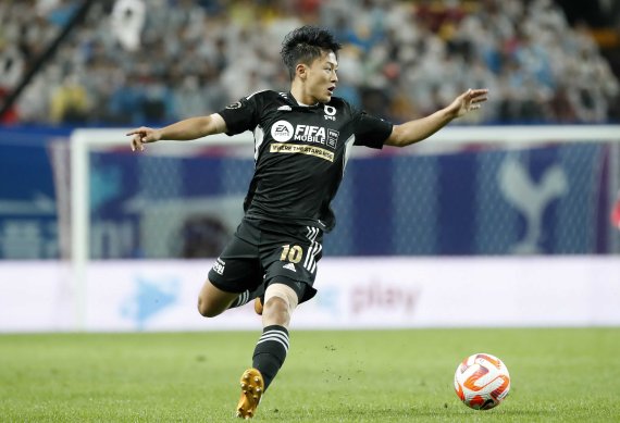 [서울=뉴시스] 정병혁 기자 = 13일 서울 마포구 서울월드컵경기장에서 열린 쿠팡플레이시리즈 1차전 팀 K리그와 토트넘 홋스퍼의 경기, 팀K리그 이승우가 돌파하고 있다. 2022.07.13. jhope@newsis.com