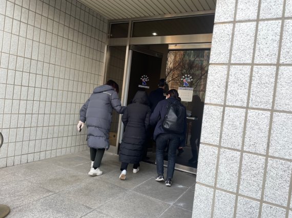 원모씨가 구속 전 피의자심문(영장실질심사)을 받기 위해 서울남부지법에 출석하는 모습. /사진=뉴스1
