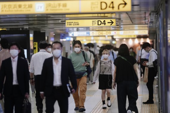 "일본, 한국보다 가난해진다..1인당 GDP 10년전엔 2배였는데"