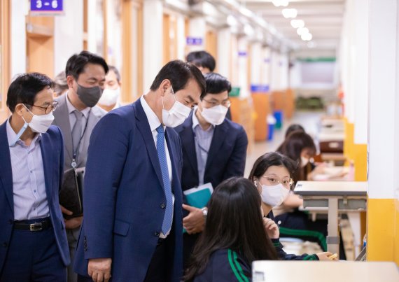 이정선 광주광역시교육감이 취임 직후 100일 동안 광주지역 68개 고교 모두를 방문해 교육현장의 생생한 목소리를 듣기로 해 눈길을 끈다.사진=광주광역시교육청 제공