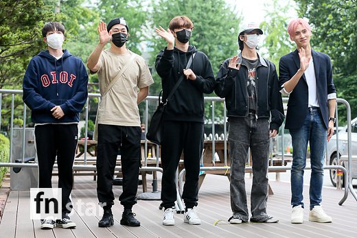 [포토] SF9, '마스크로 감춘 카리스마'